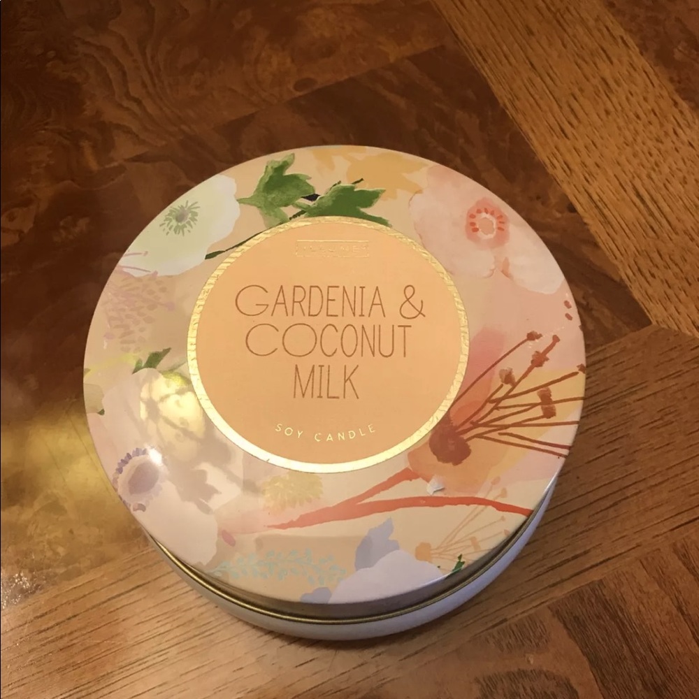 Anthropologie ILLUME Gardenia & Coconut candle